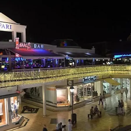 In Playa De Americas 1 プラヤ・デ・ラス・アメリカス